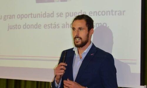 Talento y Deporte presenta su programa de becas en el Colegio Peñacorada.