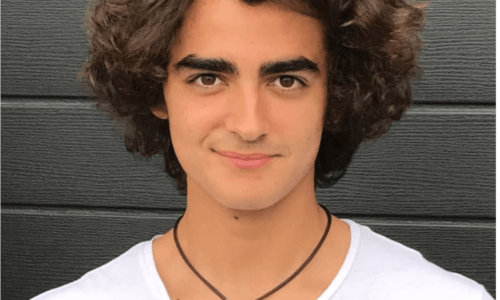 Carlos=Desmarque +inteligencia+gol= Beca deportiva de fútbol
