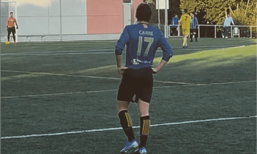 Alex Carré consigue una beca deportiva de fútbol para estudiar en Estados Unidos.