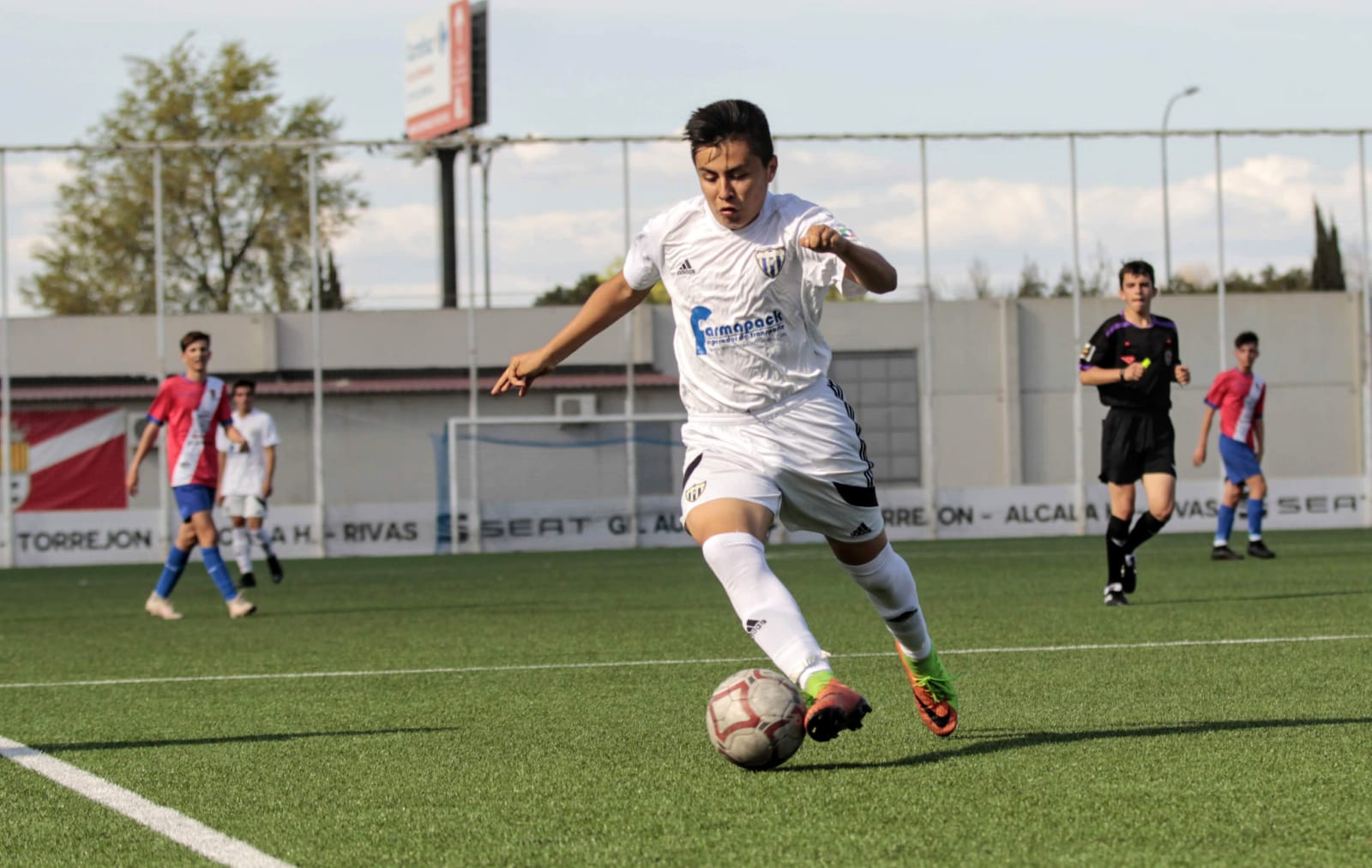 En este momento estás viendo Manuel Sandoval consigue una beca deportiva para estudiar en Estados Unidos.
