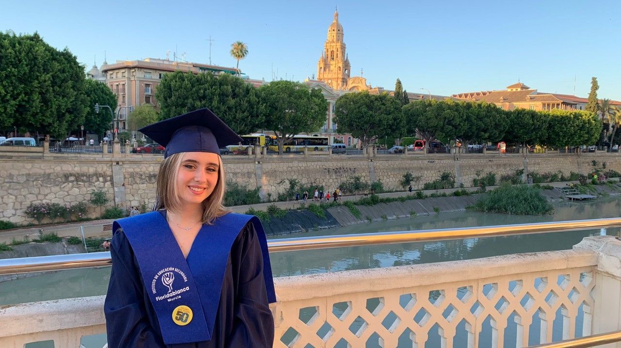 En este momento estás viendo Elena Sánchez Rivera consigue una beca académica para estudiar en EEUU.