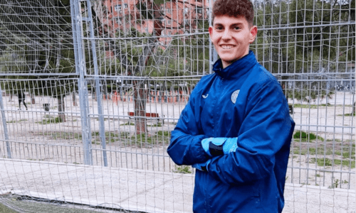 Pepe consigue una beca deportiva para estudiar en USA.