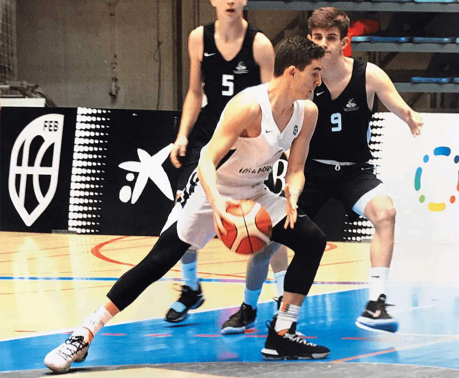 En este momento estás viendo Dylan Casado consigue  una beca deportiva de baloncesto para estudiar en USA.