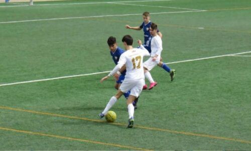 Ismael Agüero consigue una beca deportiva de fútbol para estudiar en Estados Unidos.