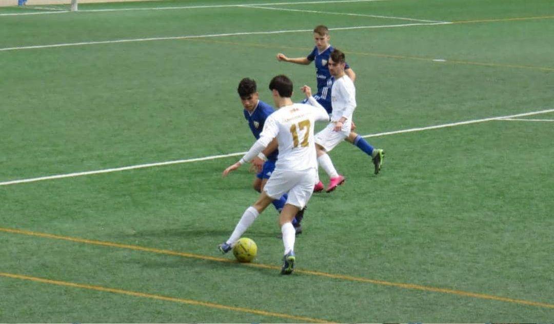 En este momento estás viendo Ismael Agüero consigue una beca deportiva de fútbol para estudiar en Estados Unidos.